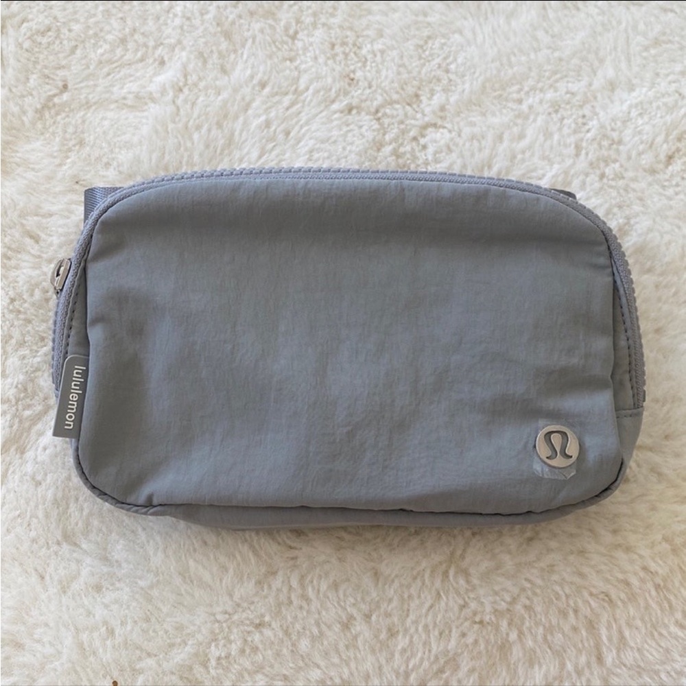 ❤️ Lululemon Extended Strap Everywhere Belt Bag Silver Drop NWT
